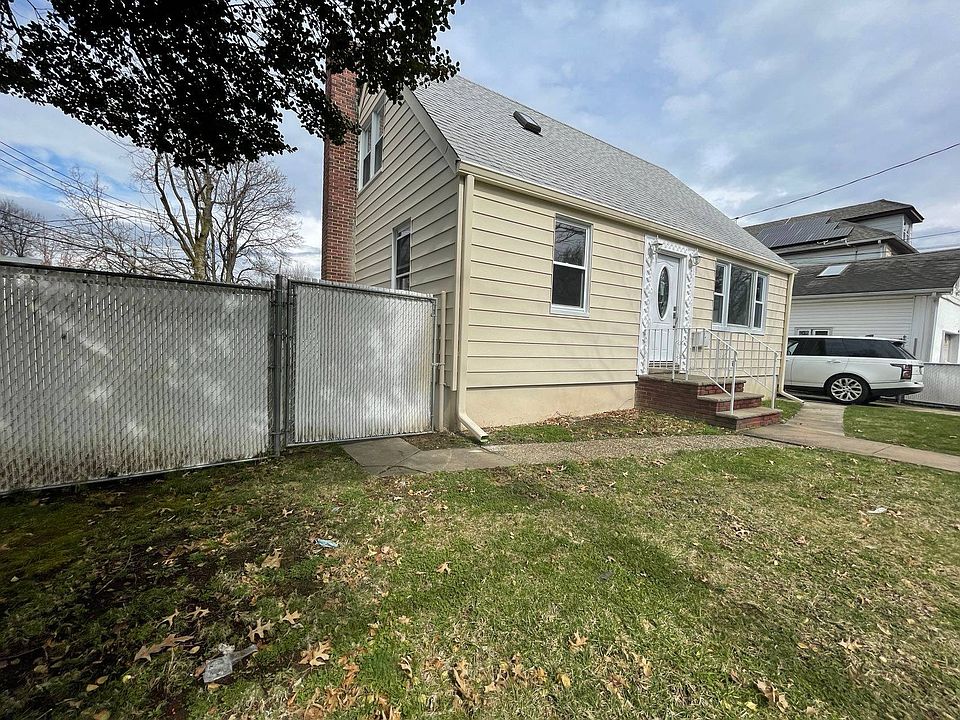 1st image of 229 Burgher Ave