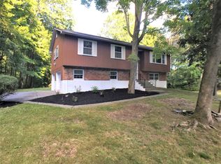 8 Warren Dr, Hopewell Junction, NY 12533