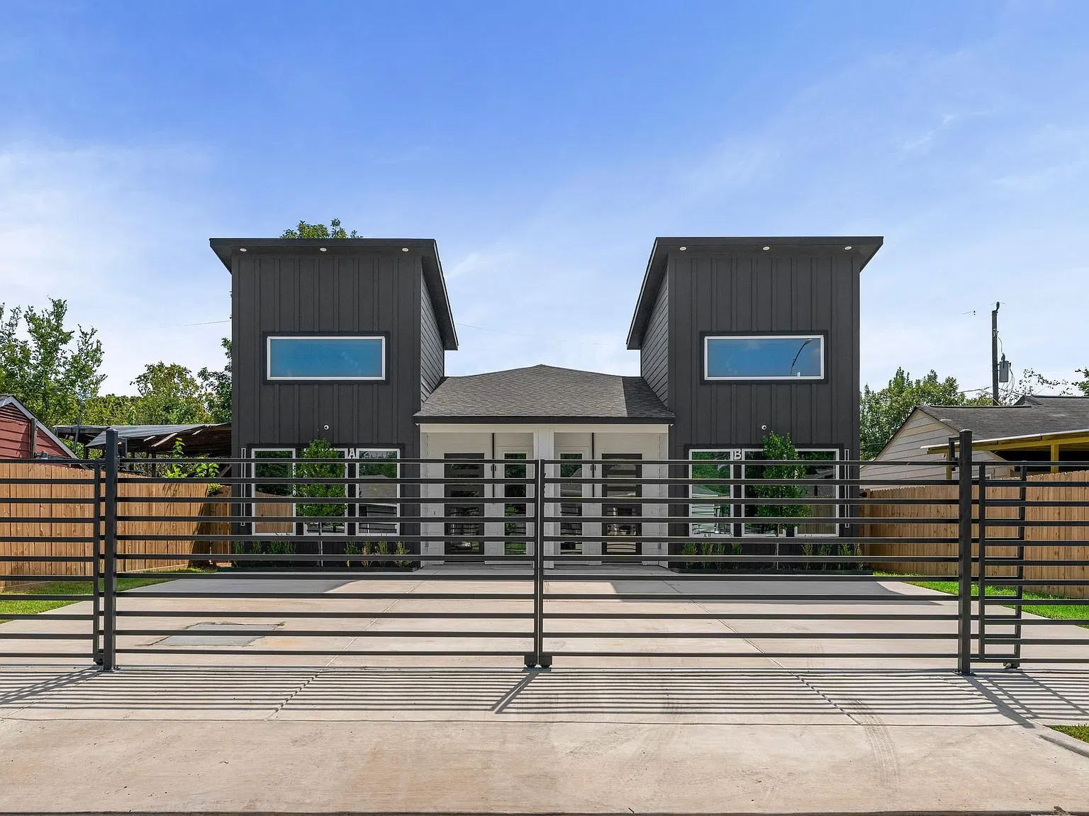 3 bed, 2.5 bath, 1392 sqft, $2,300 — Photo 3