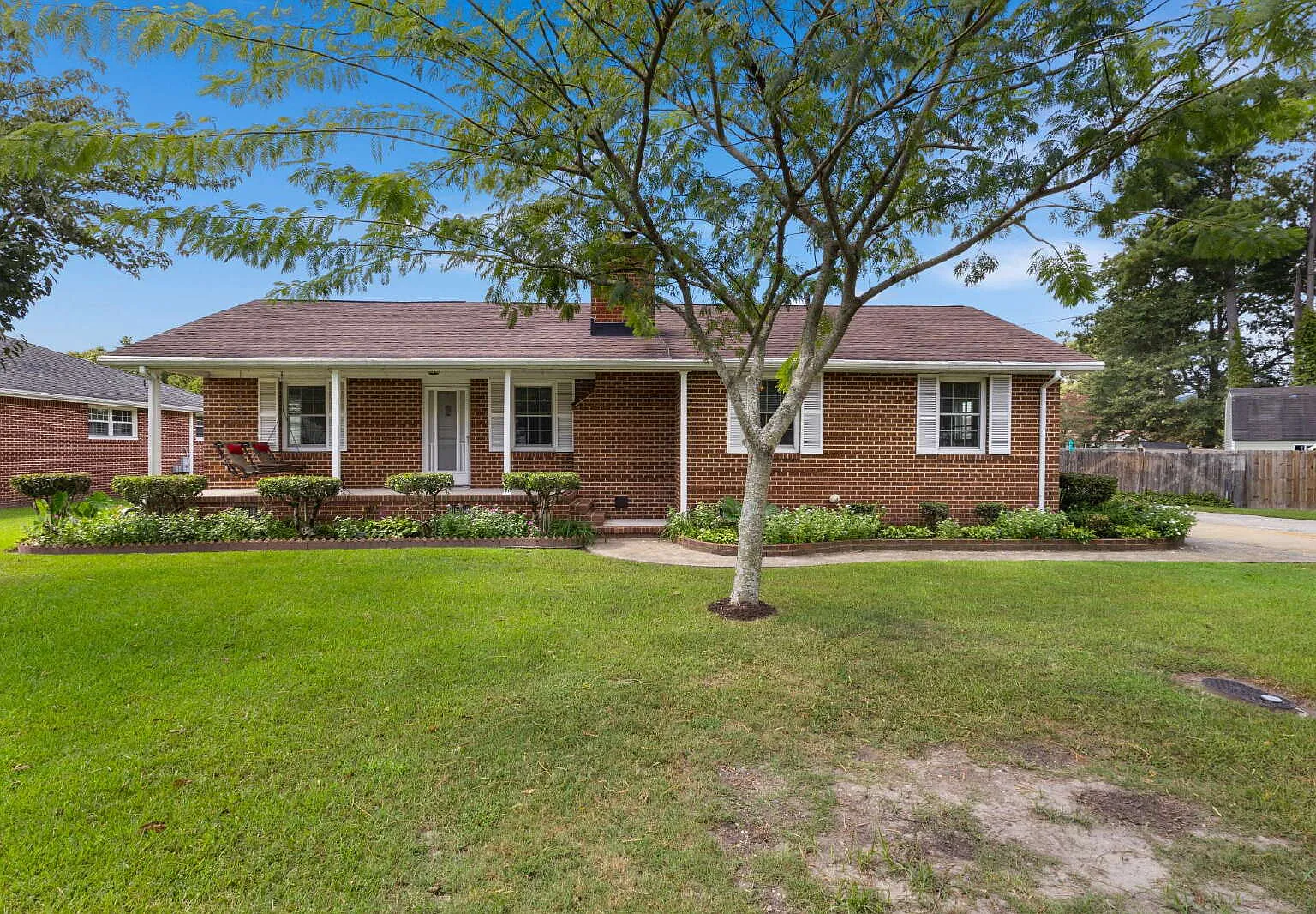 3 bed, 2.0 bath, 1800 sqft, $2,500 — Photo 1