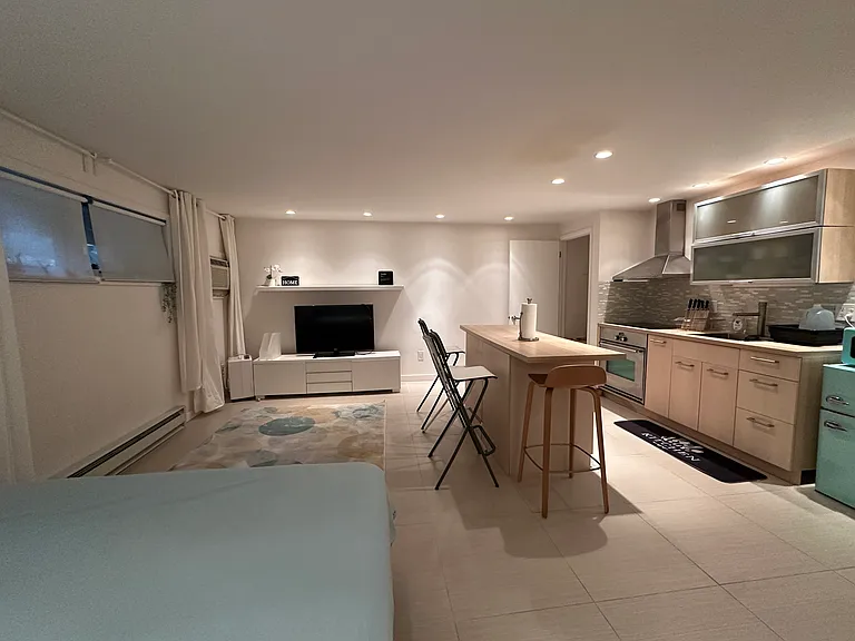 9 Manhattan Pl — Photo 6