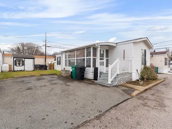 27-43 Woodward Rd, Lincoln, RI 02865