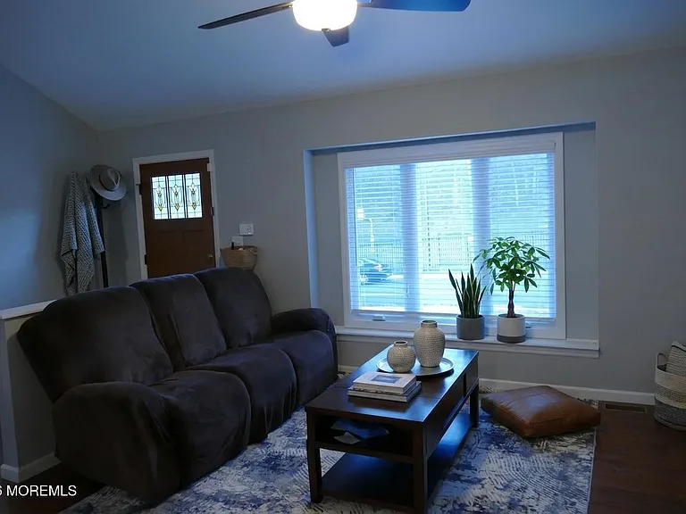 162 Linden Ave #B — Photo 3