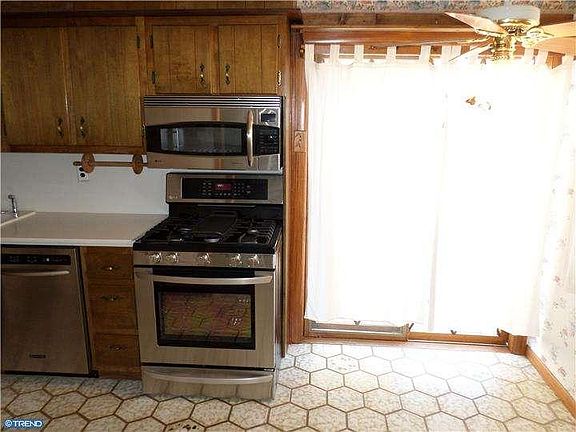2nd image of 322 Pine St