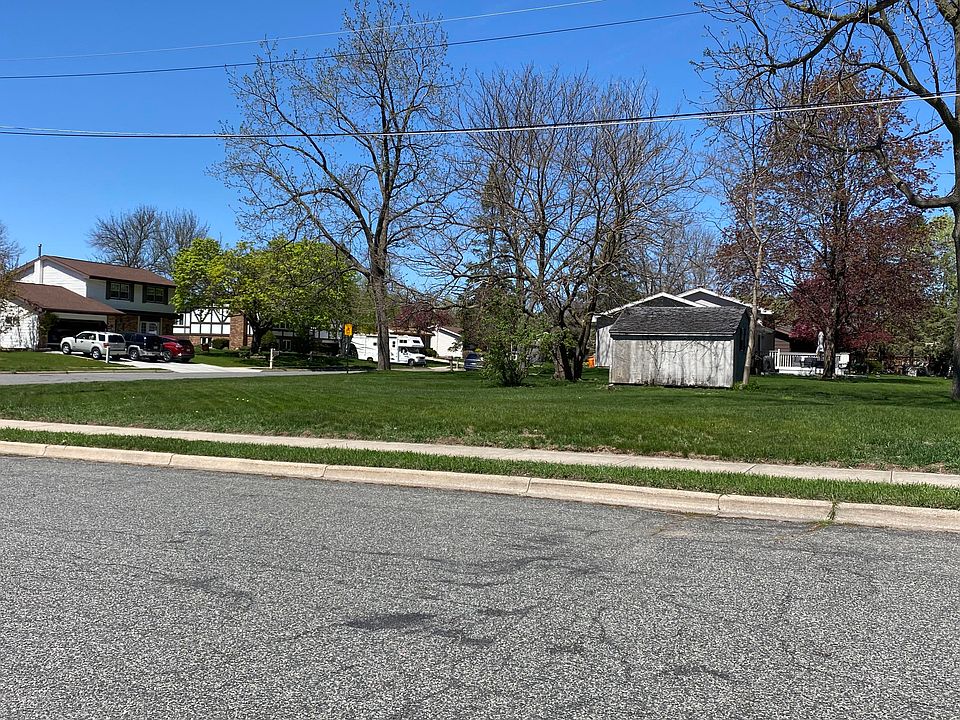 2nd image of 803 Well St