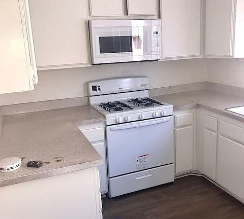 4th image of 15045 Nordhoff St Unit 103