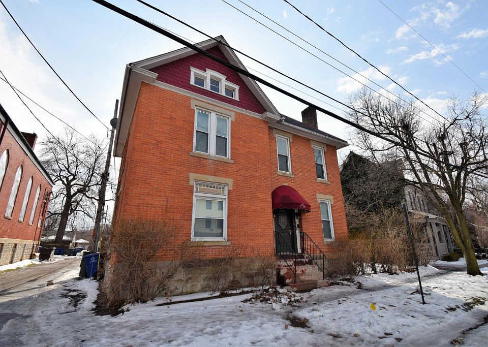 1st image of 251 W 2nd Ave