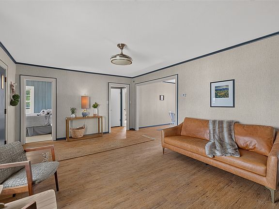 5th image of 1439 E Broadway St