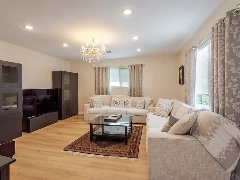 10619 Mountair Ave — Photo 4