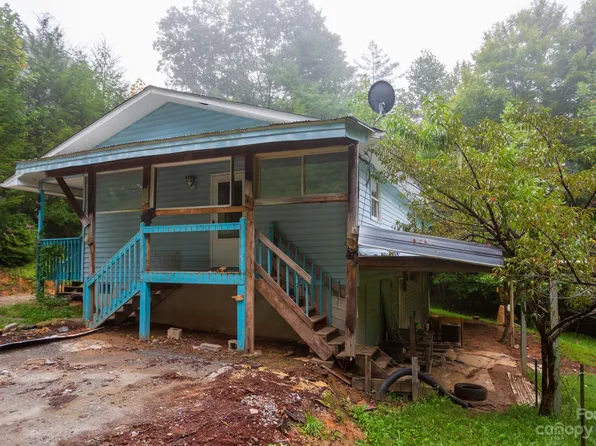 88 Adams Dr, Brevard, NC 28712