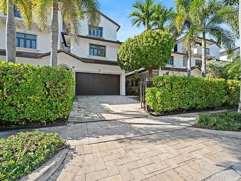 95 Isle Of Venice Dr — Photo 3