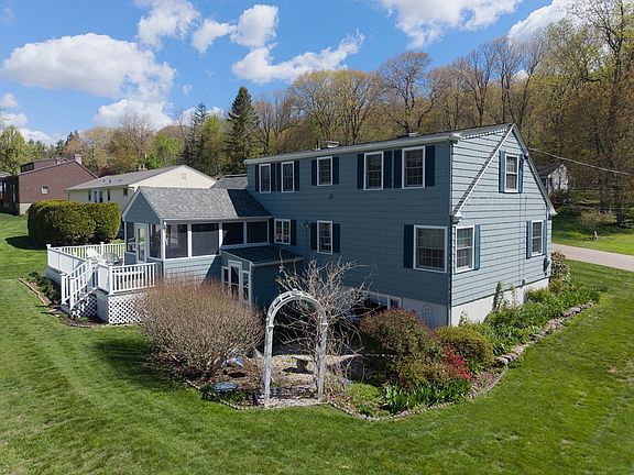 3rd image of 20 Knollwood Rd