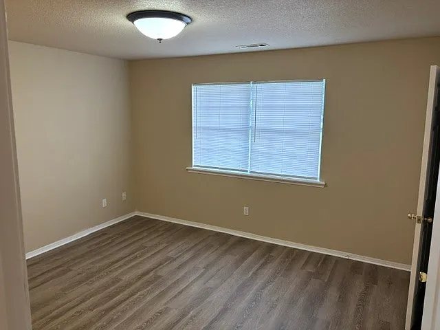 2 bed, 1126 sqft, $1,350 — Photo 3
