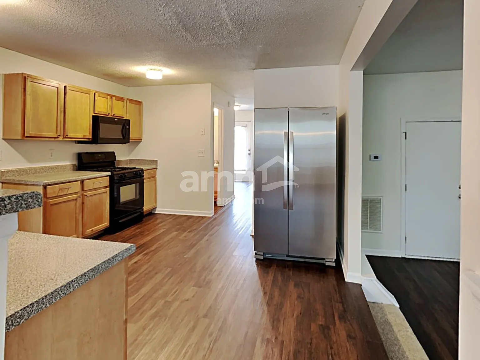 4 bed, 2.5 bath, 2563 sqft, $2,405 — Photo 4