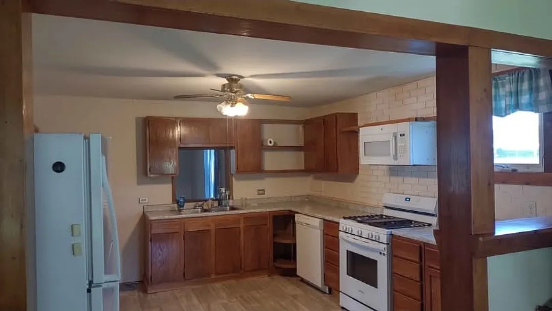 3 bed, 1741 sqft, $1,600 — Photo 2