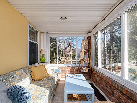 3rd image of 303 Woodmere Ave SE
