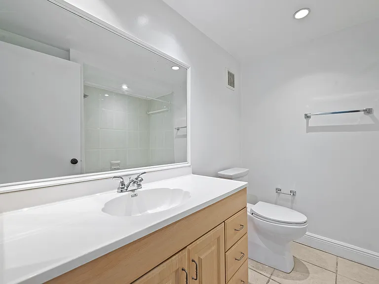 140 Lakeview Dr #103 — Photo 22