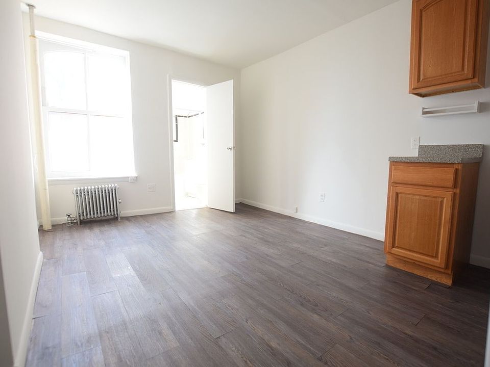 1st image of 10 Columbia Pl #308