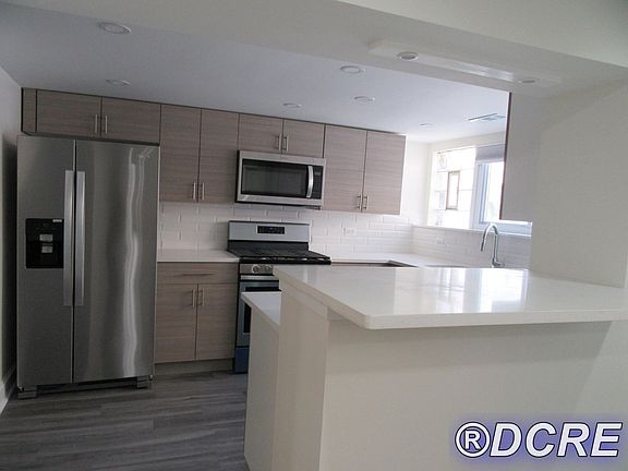 2nd image of 5121 N Western Ave #G