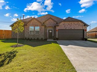 6407 Foxtail Park Dr, Bartlesville, OK 74006