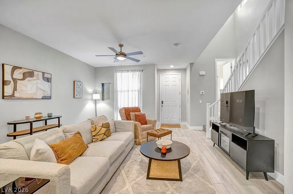 3 bed, 2.5 bath, 1504 sqft, $2,600 — Photo 4
