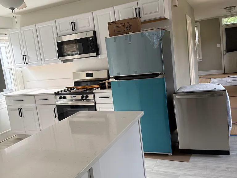 310 W Scott St #A — Photo 4
