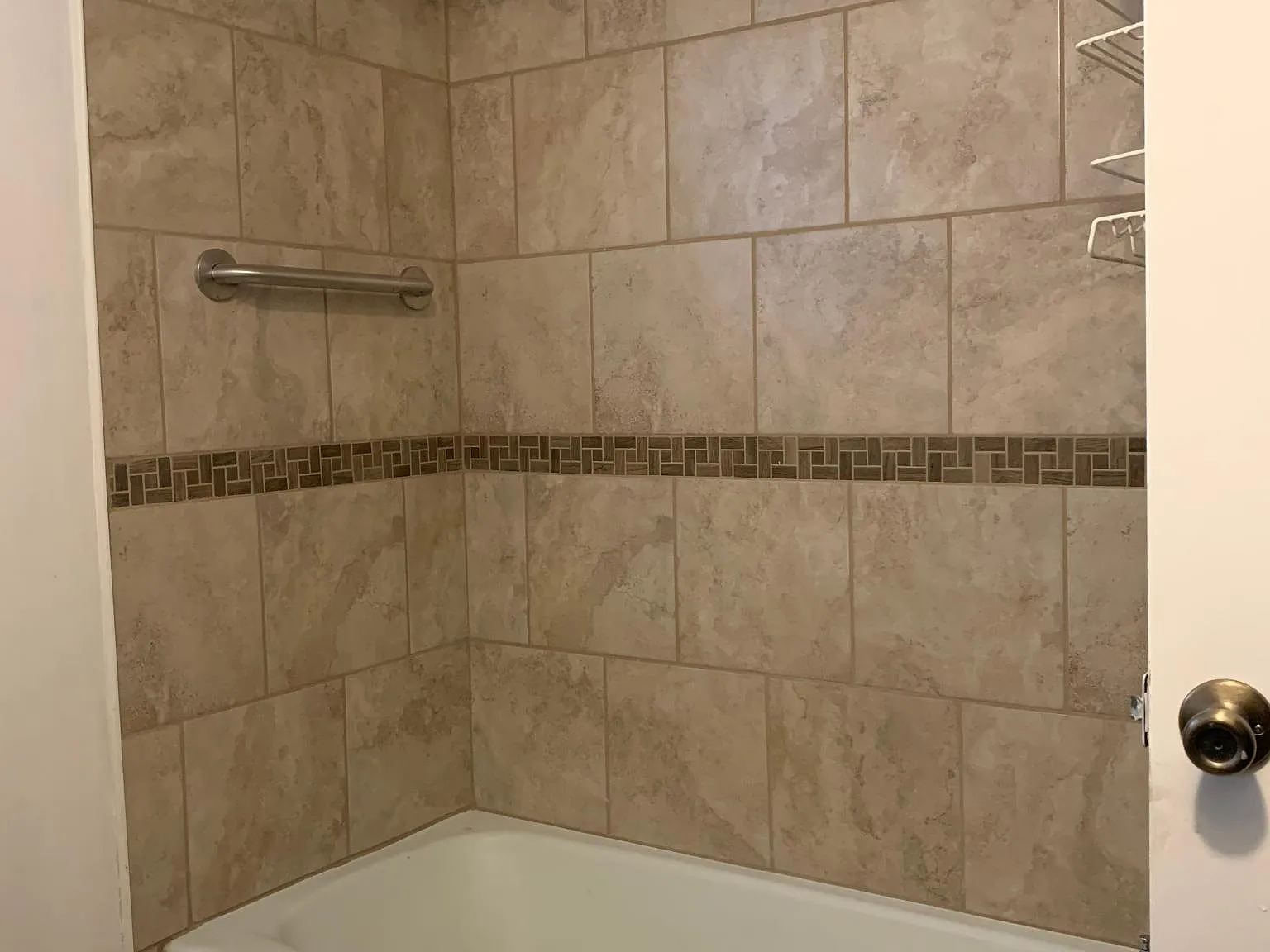3 bed, 1.5 bath, $2,200 — Photo 3