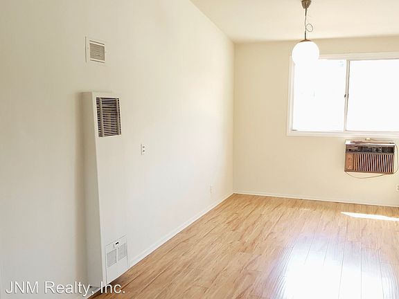 3rd image of 6027 Cahuenga Blvd APT 8