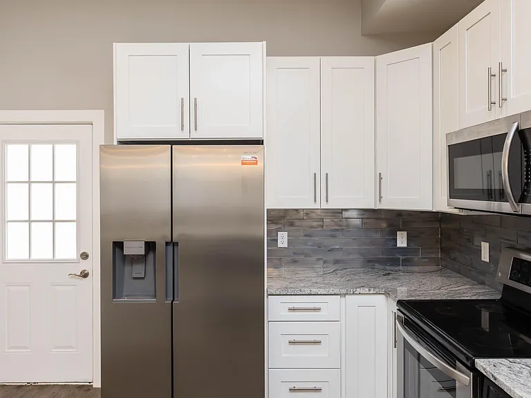 800 E Cherry St — Photo 18