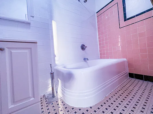 Rented by Gravity Real Estate Advisors | media 6