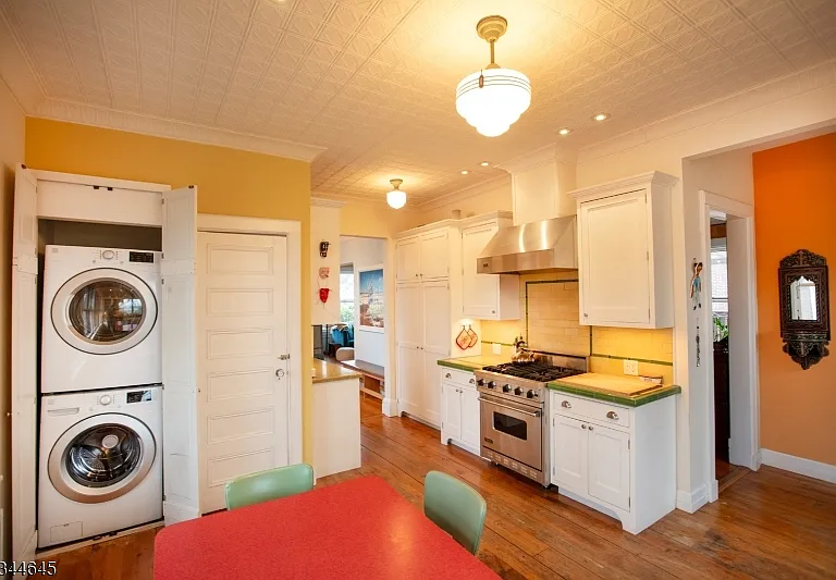 110 Montclair Ave — Photo 17