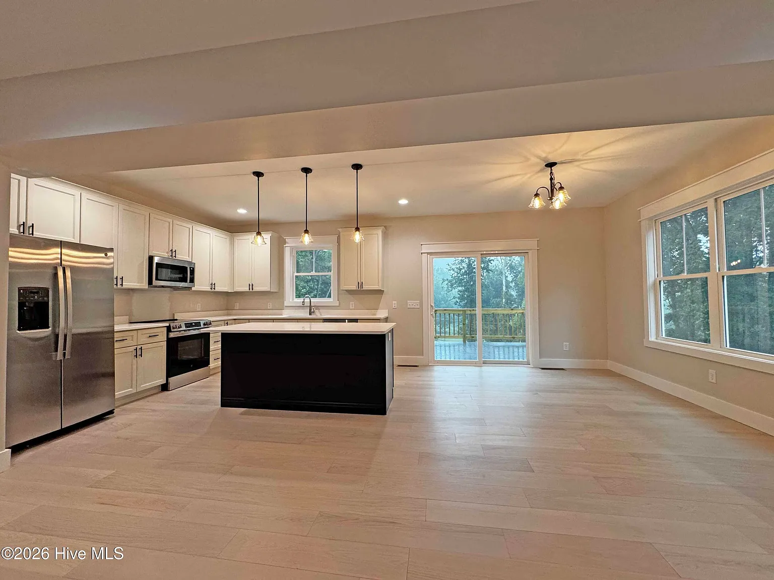 3 bed, 2.5 bath, 1886 sqft, $1,750 — Photo 2