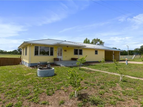 1401 S Maple St, Garnett, KS 66032