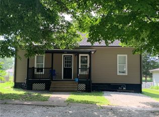 122 Singer Ave, Nokomis, IL 62075