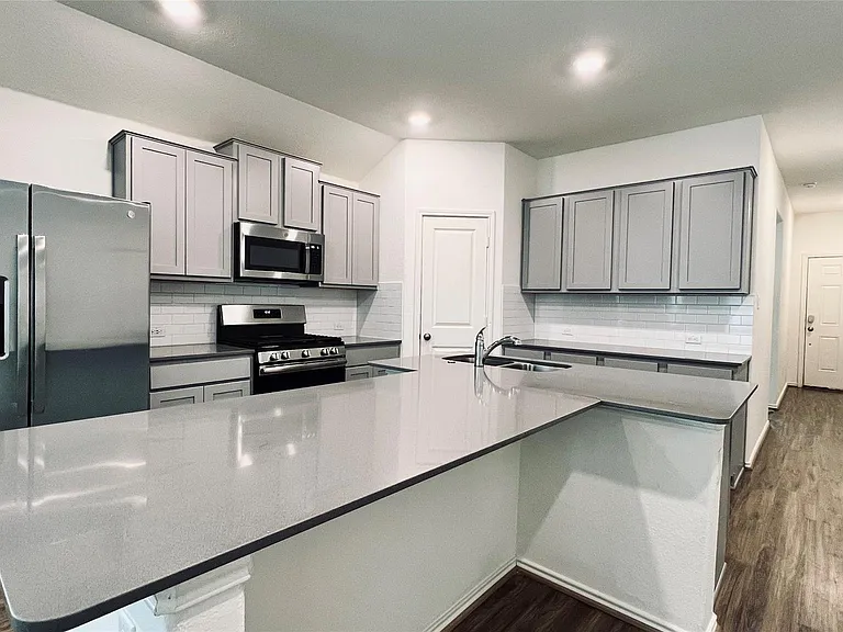 5817 Bellissima Way — Photo 3