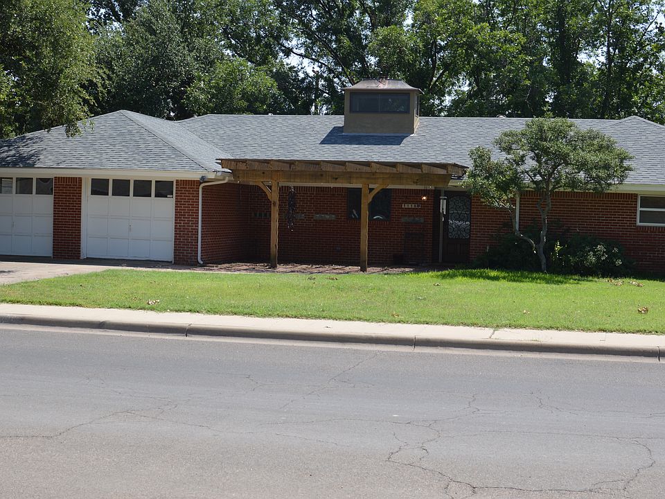 Front view with pergola