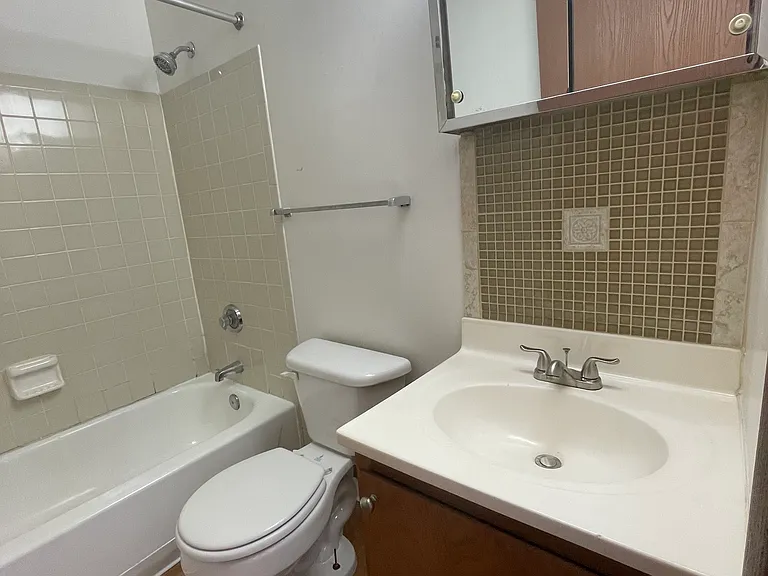 3254 Niagara Sq — Photo 8