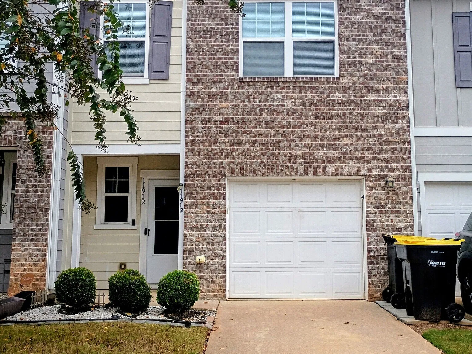 3 bed, 2.5 bath, 2896 sqft, $1,850 — Photo 1