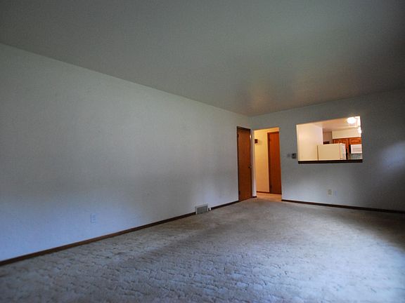 4th image of 709 1st Ave W