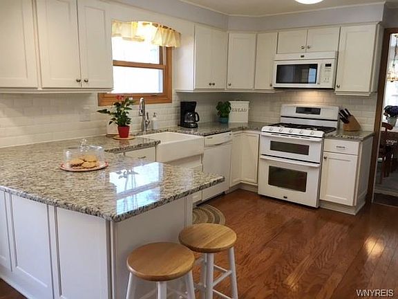 3rd image of 57 Tanglewood Dr W