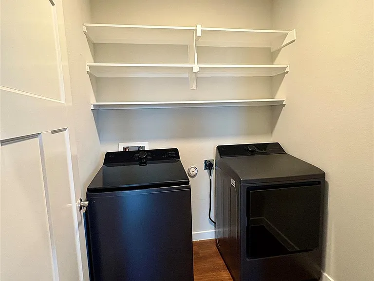 241 Rose Dr #B — Photo 21