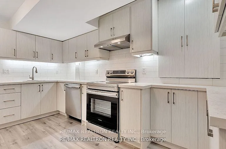 4 Oceanpearl Cres — Photo 19