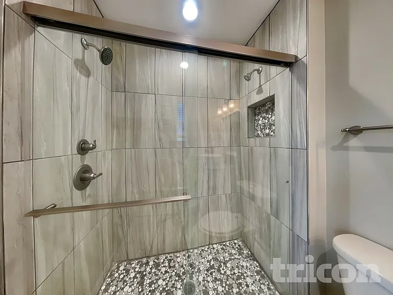 1026 Chelsea Dr — Photo 9