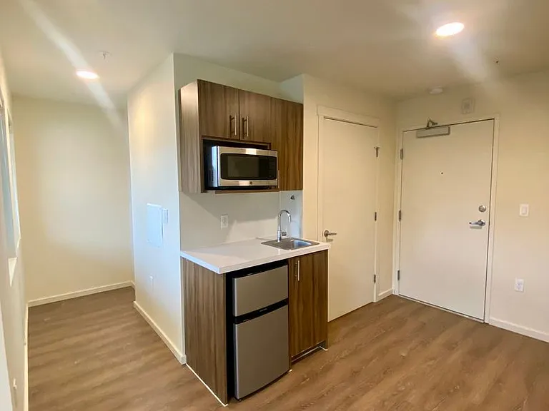 Plaza Apartments — Photo 97