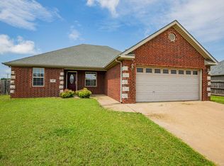 570 Tamarron Dr, Centerton, AR 72719