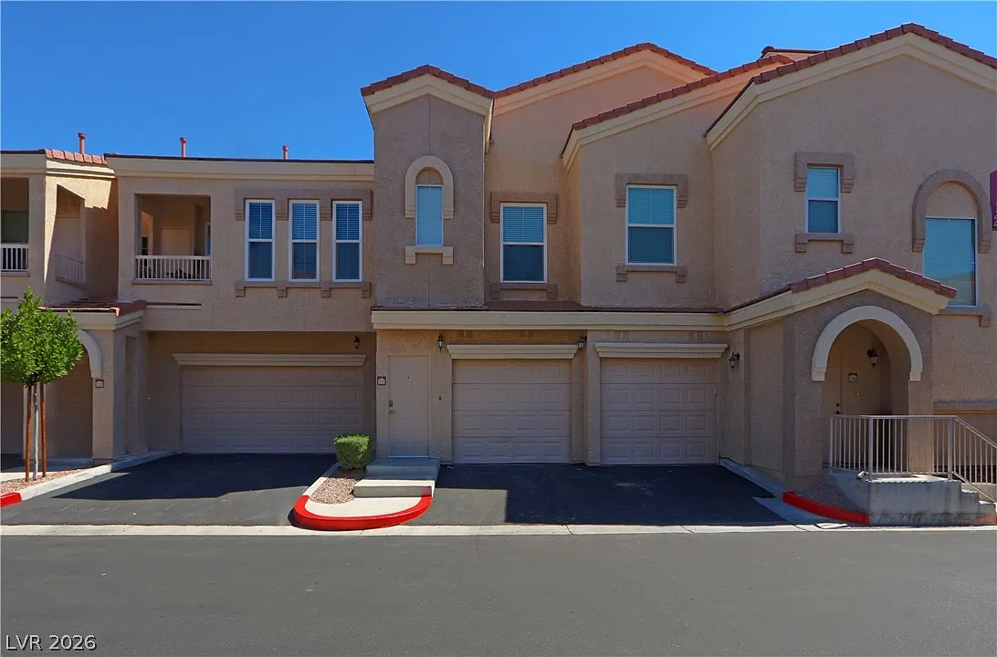 2 bed, 2.0 bath, 1133 sqft, $1,695 — Photo 1
