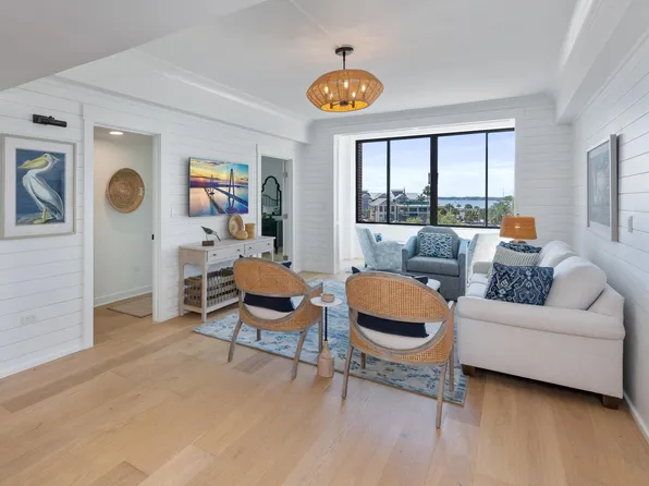 14 Lockwood Dr APT 2D, Charleston, SC 29401