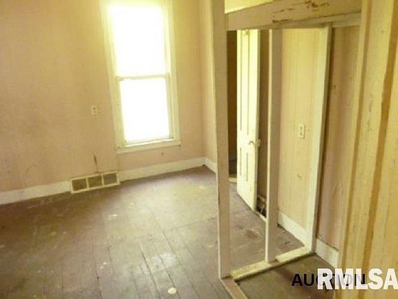 5th image of 499 Yates St
