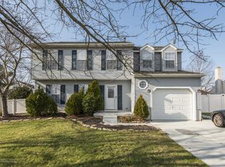 9 Hollybush Dr, Glassboro, NJ 08028