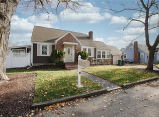 8 Ferncliff Ave, Warwick, RI 02886
